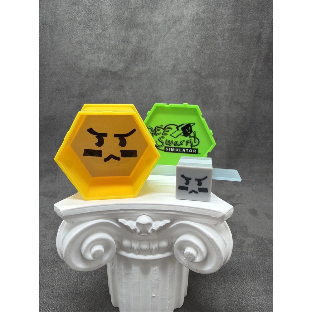 Bee Swarm Simulator Mini Series 1 Brave Bee Figure & Comb